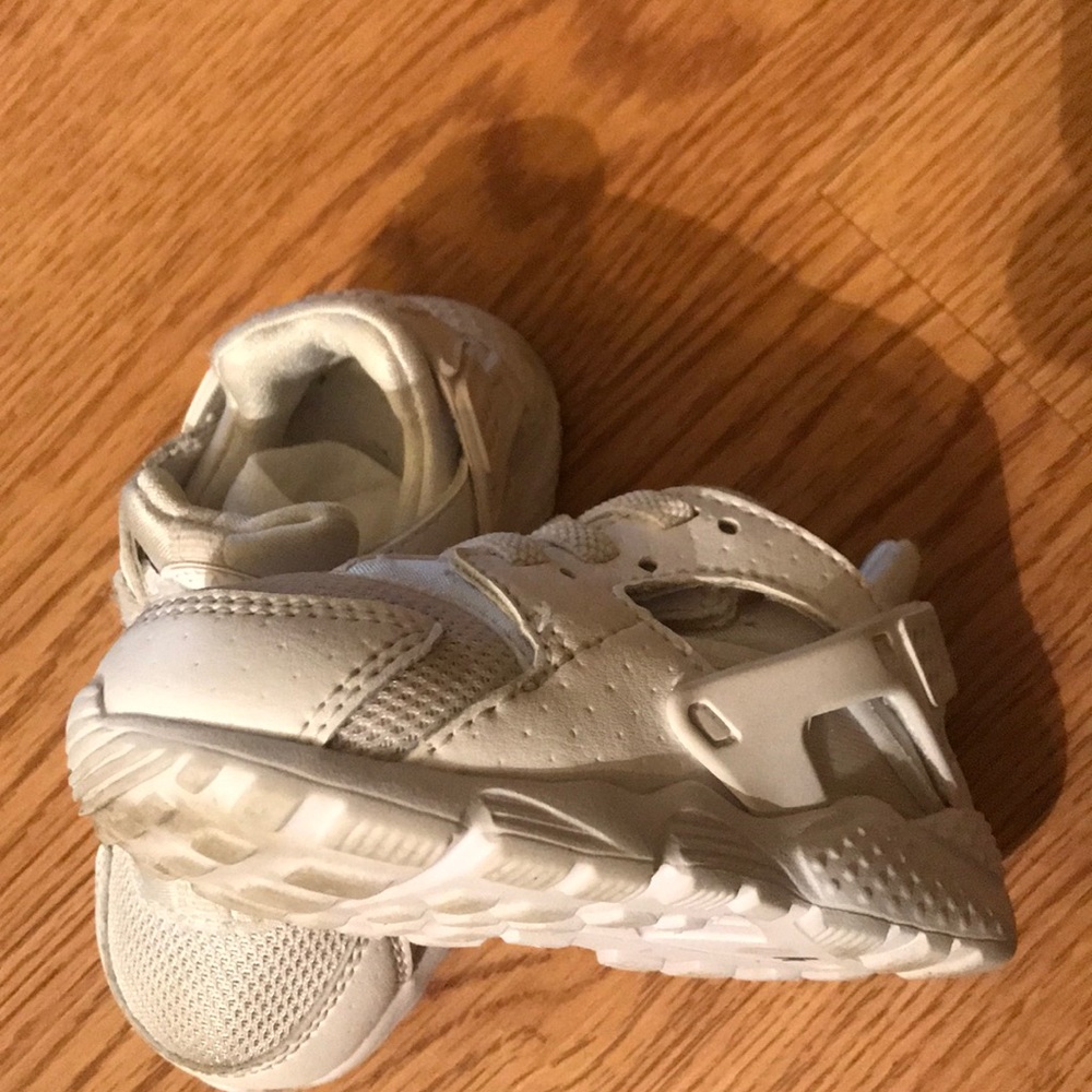 Sneaker - Picture 2 of 6